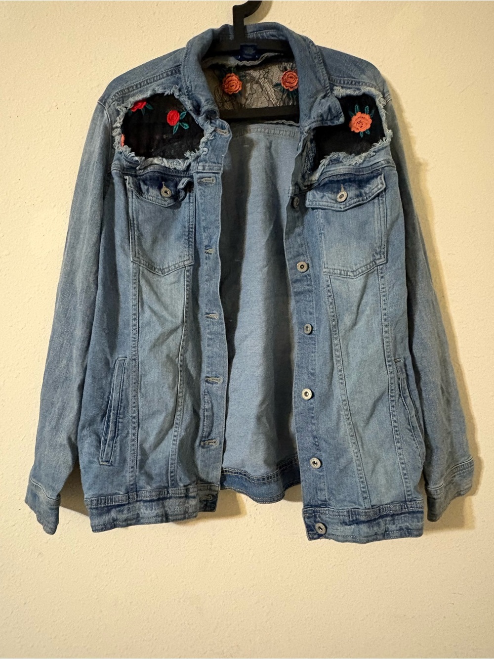 Arizona Jean Company Light Wash Denim Jacket with Floral Appliqué